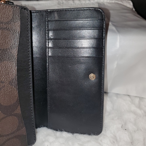 Coach phone wallet with wristlet - Picture 4 of 6
